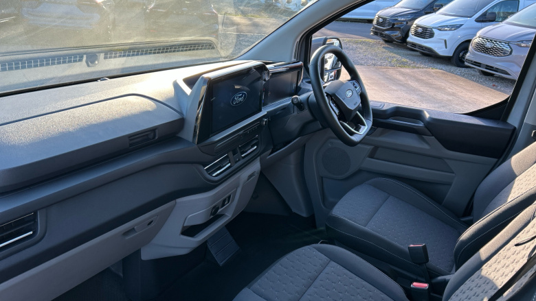 Ford Transit Custom E-320 L1 Rwd 100kW 65kWh H1 Van Limited Auto